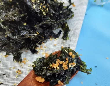 People dieting to lose weight can eat seaweed burnt garlic?